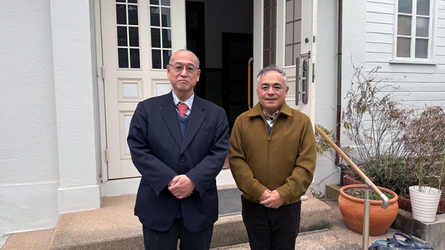 玉田牧師(左)と教会員の深谷さん