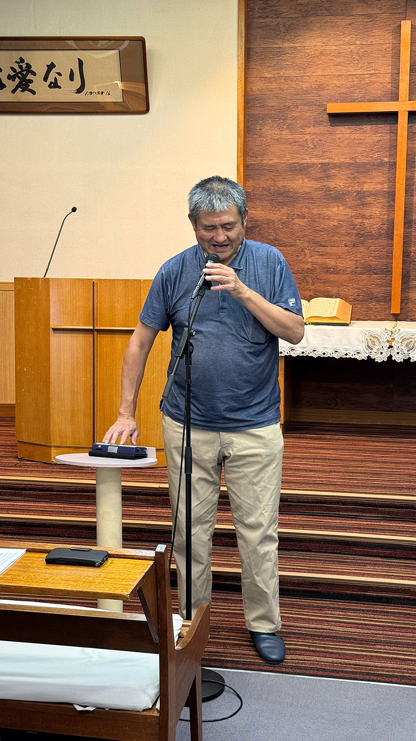 礼拝司会の宇仁菅さん